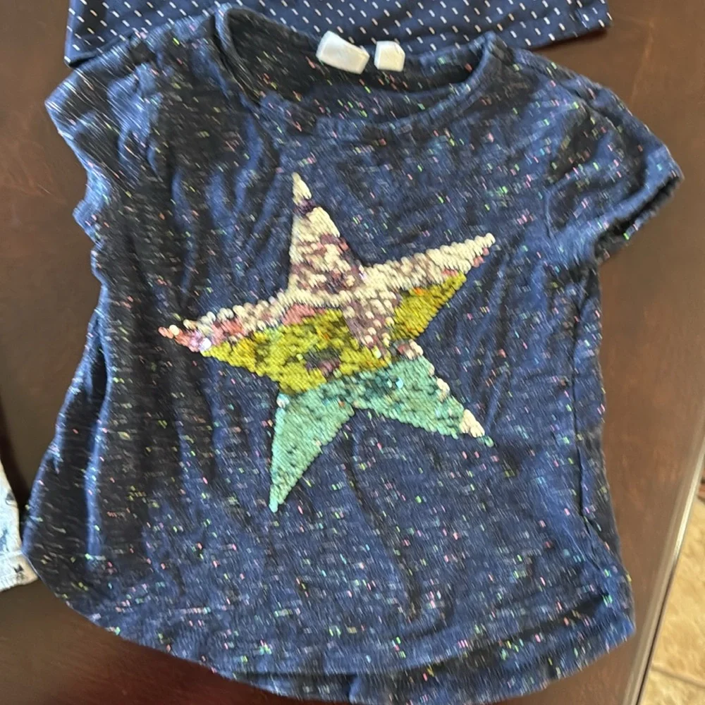 Gap Kids Girl’s Tee Bundle Of 4 Embellished Size 4-5